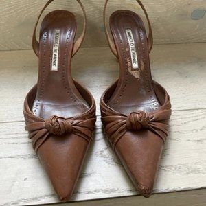 Manolo Blahnik Lazine Knotted Leather Halter Pump In Brown